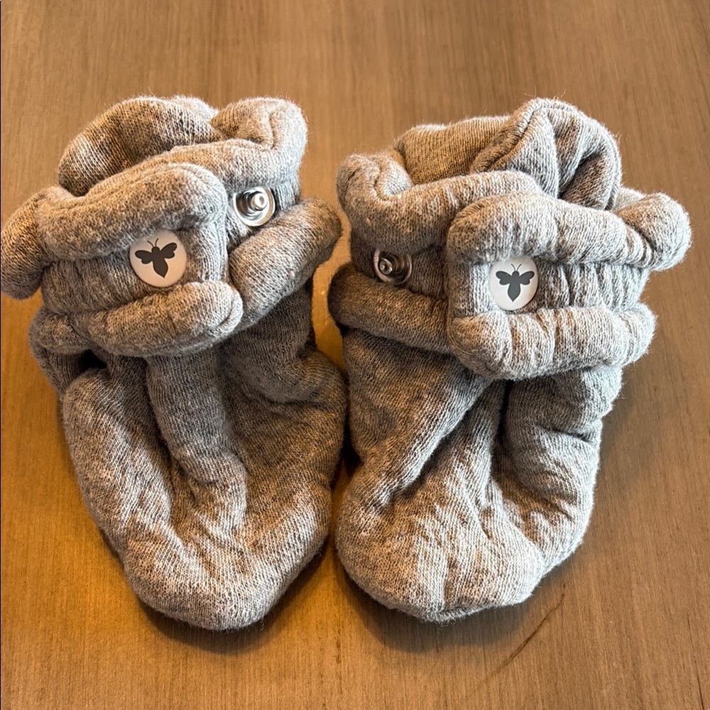 NWOT Burts Bees Gray Baby Booties with Button Detail - One Size